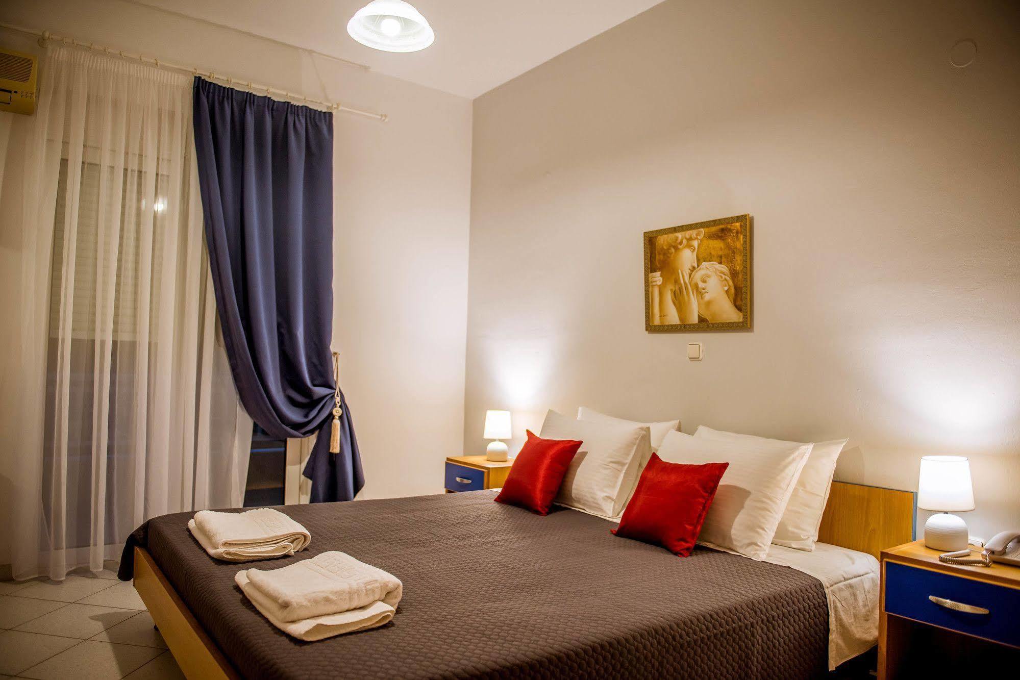 Pantheon Deluxe Apartments Архангелос Екстериор снимка