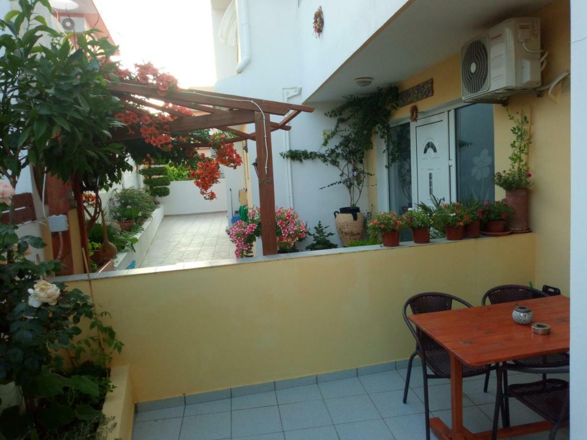 Pantheon Deluxe Apartments Архангелос Екстериор снимка